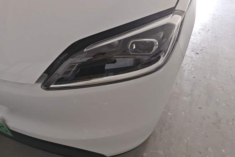 Used Wuling Hongguang New Energy 2024 All-Electric Model 300KM Standard Version Left Front Headlight