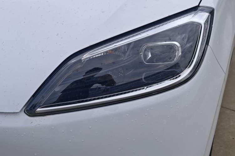 Used Wuling Hongguang New Energy 2024 All-Electric Model 300KM Standard Version Left Front Headlight