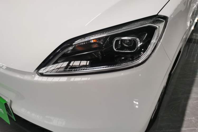 Used Wuling Hongguang New Energy 2024 All-Electric Model 300KM Standard Version Left Front Headlight