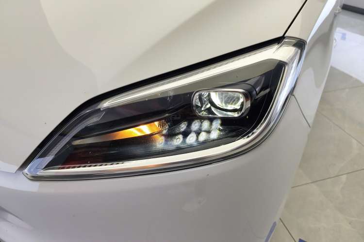 Used Wuling Hongguang New Energy 2024 All-Electric Model 300KM Standard Version Left Front Headlight