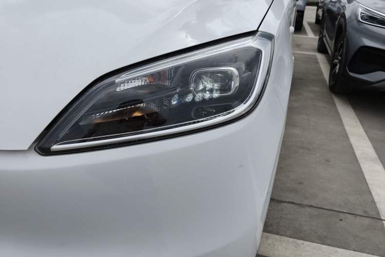 Used Wuling Hongguang New Energy 2024 All-Electric Model 300KM Standard Version Left Front Headlight
