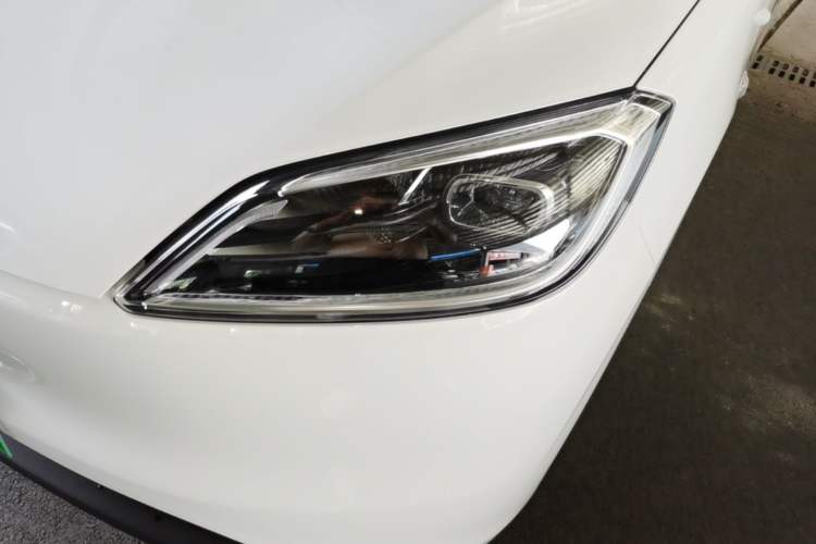 Used Wuling Hongguang New Energy 2024 All-Electric Model 300KM Practical Version Left Front Headlight
