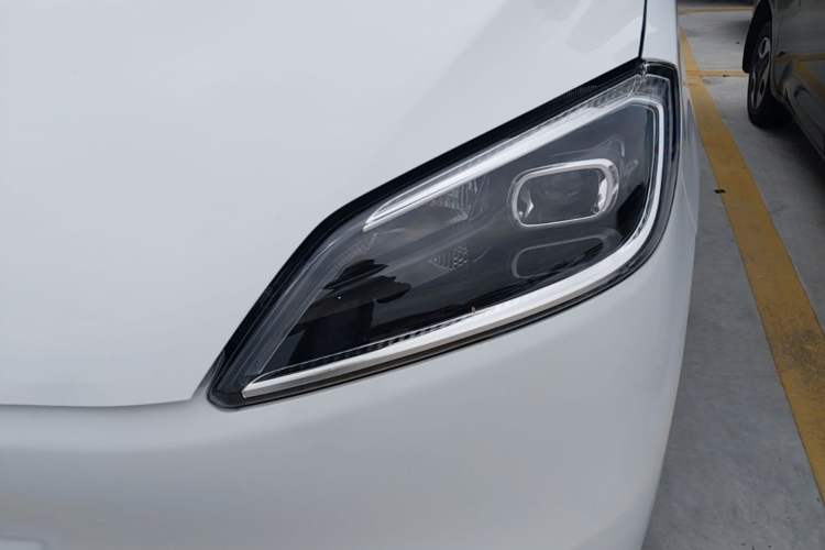 Used Wuling Hongguang New Energy 2024 All-Electric Model 300KM Practical Version Left Front Headlight