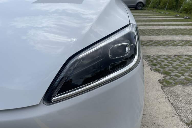 Used Wuling Hongguang New Energy 2024 All-Electric Model 300KM Standard Version Left Front Headlight