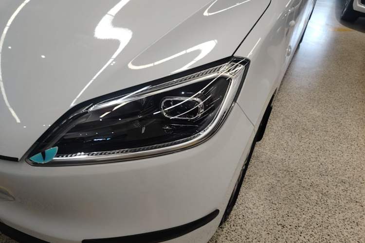 Used Wuling Hongguang New Energy 2024 All-Electric Model 300KM Standard Version Left Front Headlight