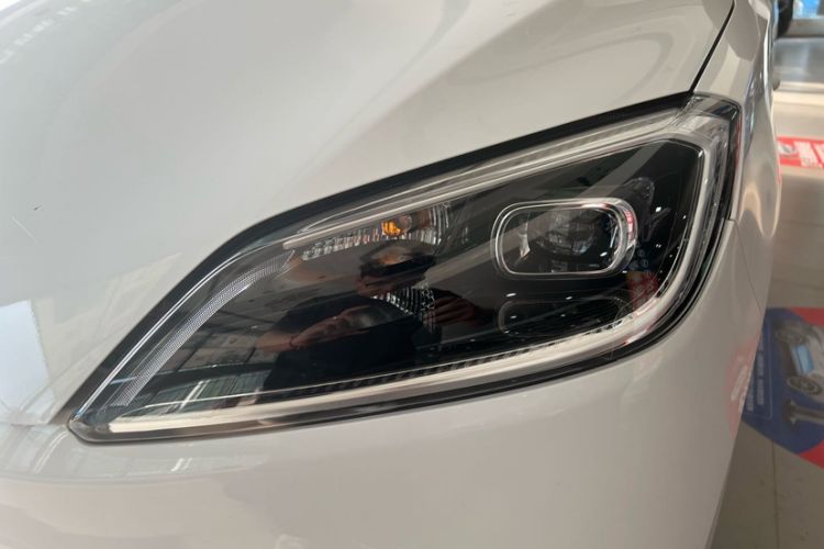 Used Wuling Hongguang New Energy 2024 All-Electric Model 300KM Standard Version Left Front Headlight