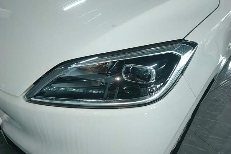 Used Wuling Hongguang New Energy 2024 All-Electric Model 300KM Standard Version Left Front Headlight
