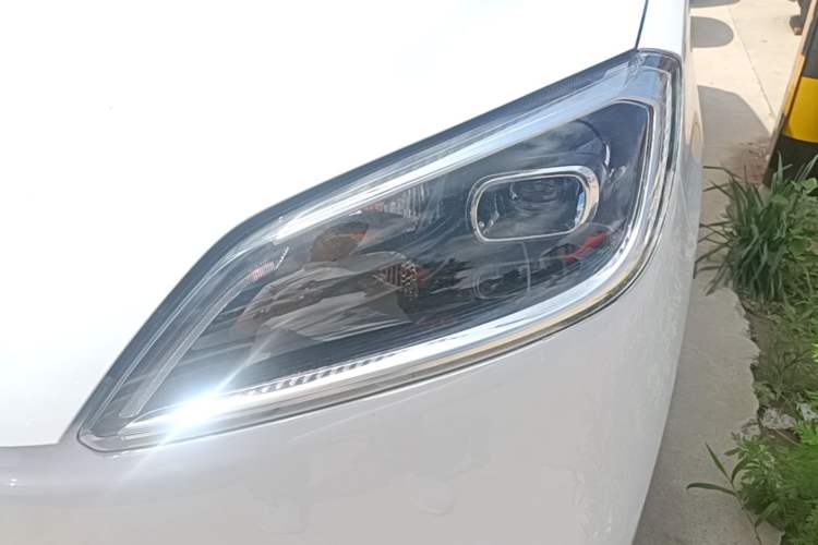 Used Wuling Hongguang New Energy 2024 All-Electric Model 300KM Standard Version Left Front Headlight