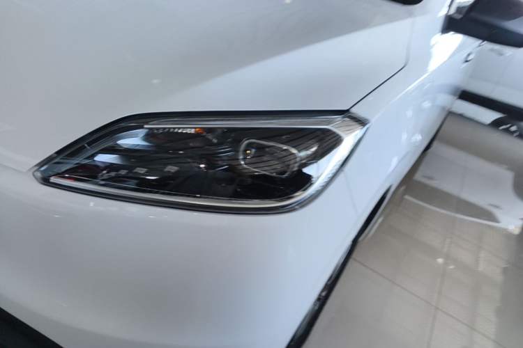 Used Wuling Hongguang New Energy 2024 All-Electric Model 300KM Standard Version Left Front Headlight