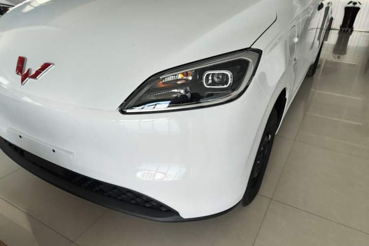 Used Wuling Hongguang New Energy 2024 All-Electric Model 300KM Practical Version Left Front Headlight