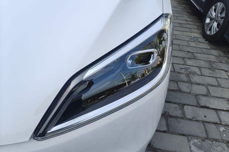 Used Wuling Hongguang New Energy 2024 All-Electric Model 300KM Standard Version Left Front Headlight
