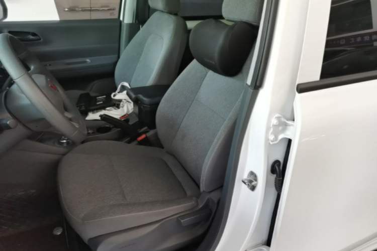 Used Wuling Hongguang New Energy 2024 All-Electric Model 300KM Standard Version Left Front Seat
