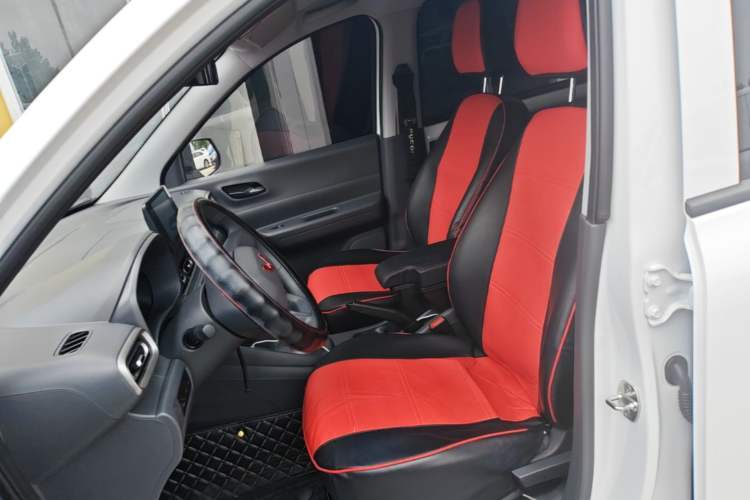 Used Wuling Hongguang New Energy 2024 All-Electric Model 300KM Standard Version Left Front Seat