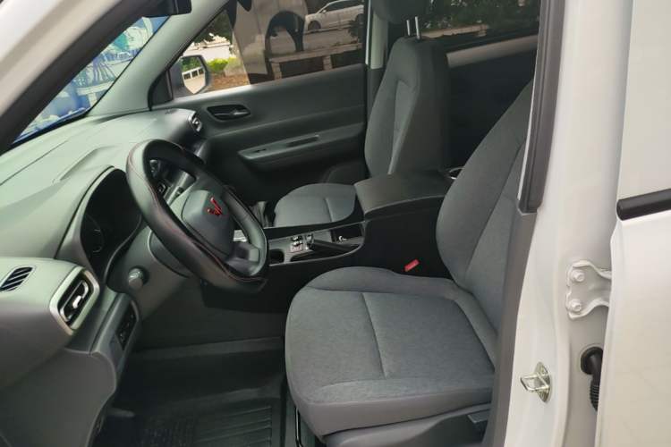 Used Wuling Hongguang New Energy 2024 All-Electric Model 300KM Practical Version Left Front Seat