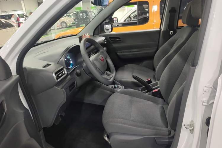 Used Wuling Hongguang New Energy 2024 All-Electric Model 300KM Standard Version Left Front Seat