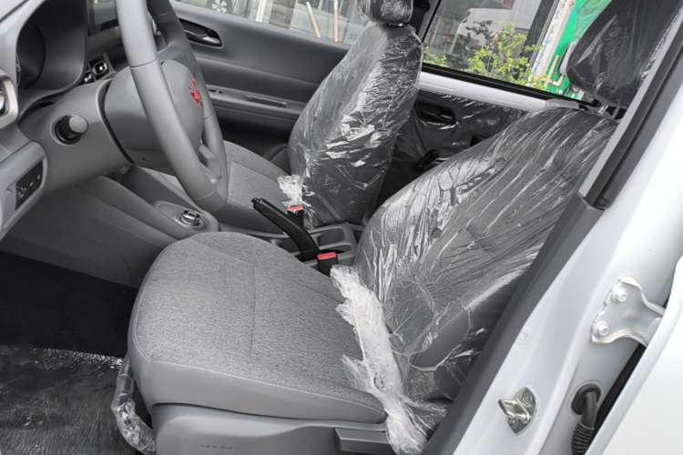 Used Wuling Hongguang New Energy 2024 All-Electric Model 300KM Standard Version Left Front Seat