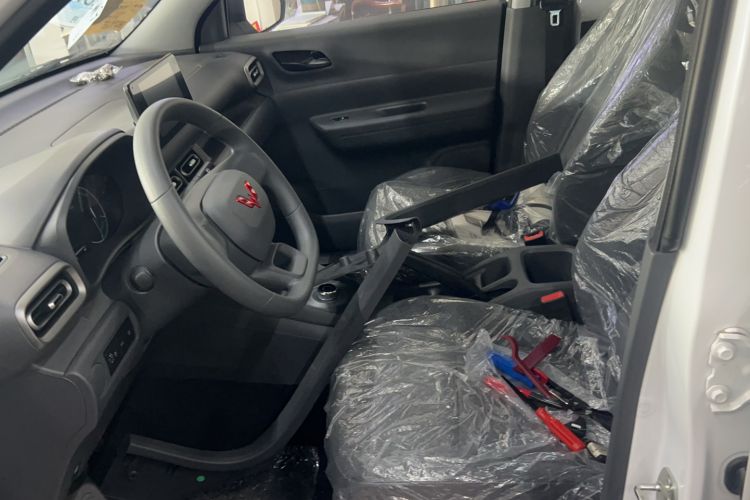 Used Wuling Hongguang New Energy 2024 All-Electric Model 300KM Standard Version Left Front Seat