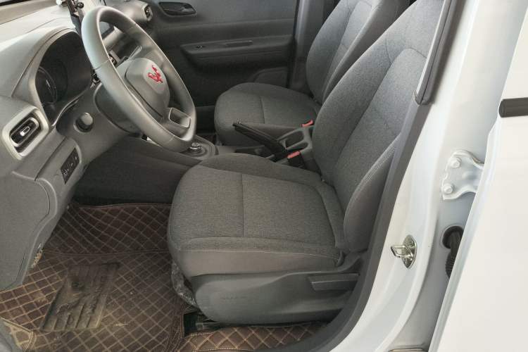 Used Wuling Hongguang New Energy 2024 All-Electric Model 300KM Standard Version Left Front Seat