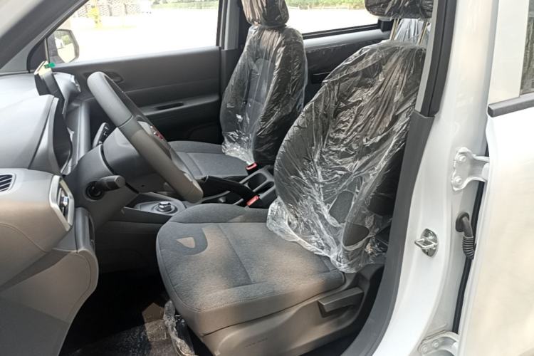 Used Wuling Hongguang New Energy 2024 All-Electric Model 300KM Standard Version Left Front Seat
