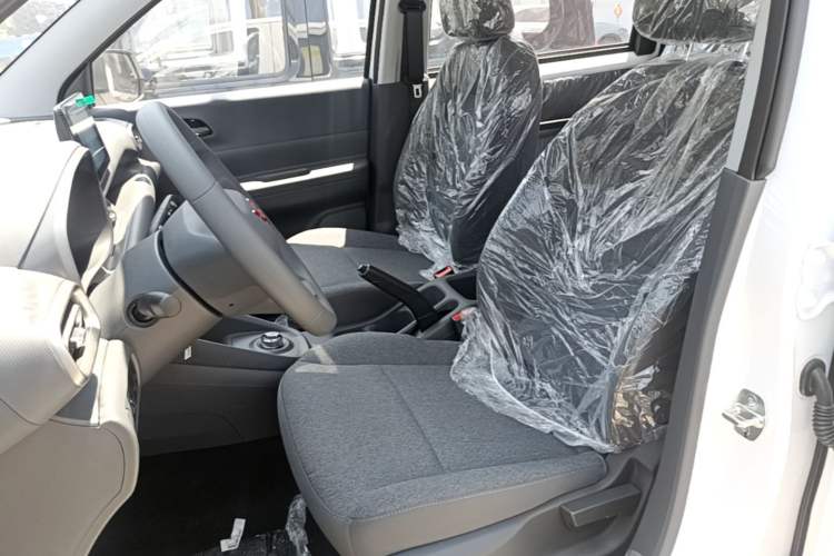 Used Wuling Hongguang New Energy 2024 All-Electric Model 300KM Standard Version Left Front Seat