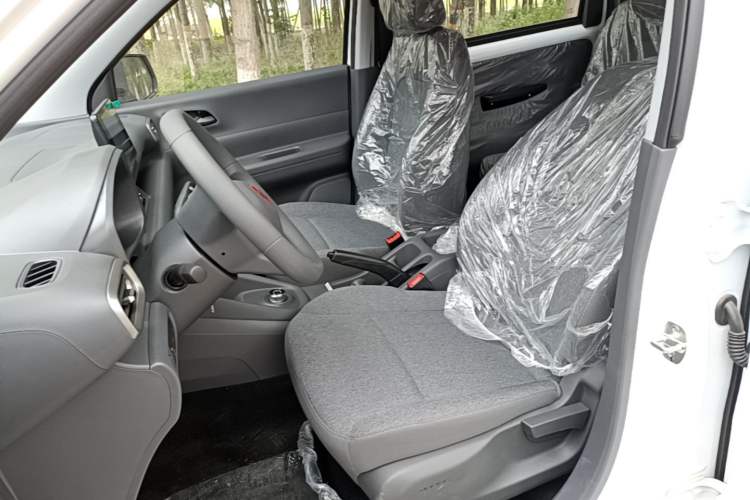 Used Wuling Hongguang New Energy 2024 All-Electric Model 300KM Standard Version Left Front Seat