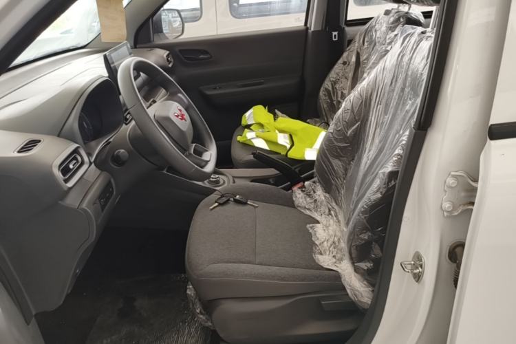 Used Wuling Hongguang New Energy 2024 All-Electric Model 300KM Standard Version Left Front Seat