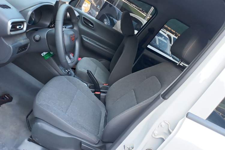 Used Wuling Hongguang New Energy 2024 All-Electric Model 300KM Practical Version Left Front Seat