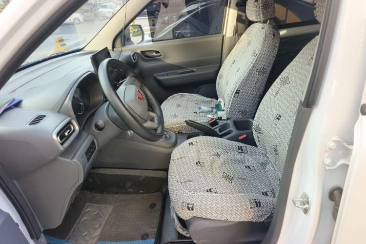 Used Wuling Hongguang New Energy 2024 All-Electric Model 300KM Standard Version Left Front Seat