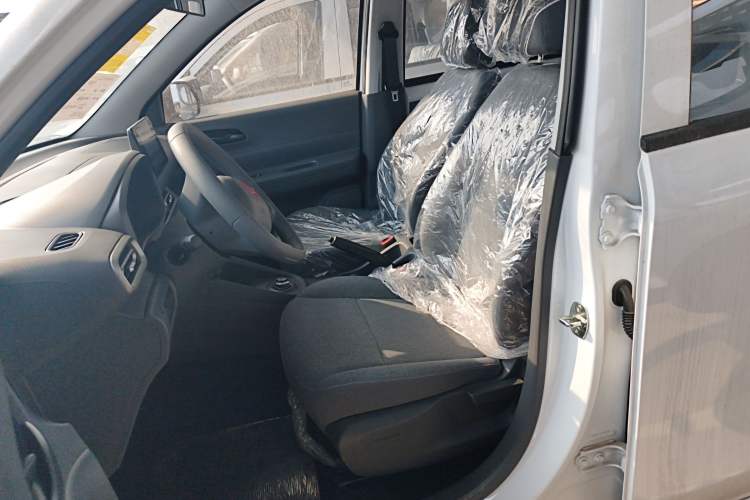 Used Wuling Hongguang New Energy 2024 All-Electric Model 300KM Standard Version Left Front Seat