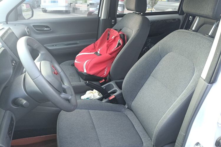 Used Wuling Hongguang New Energy 2024 All-Electric Model 300KM Standard Version Left Front Seat