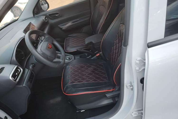 Used Wuling Hongguang New Energy 2024 All-Electric Model 300KM Standard Version Left Front Seat