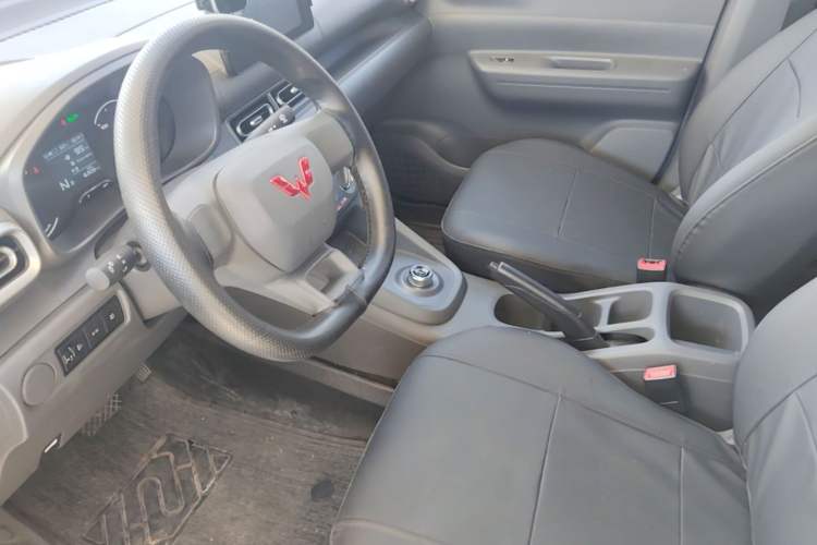Used Wuling Hongguang New Energy 2024 All-Electric Model 300KM Standard Version Left Front Seat