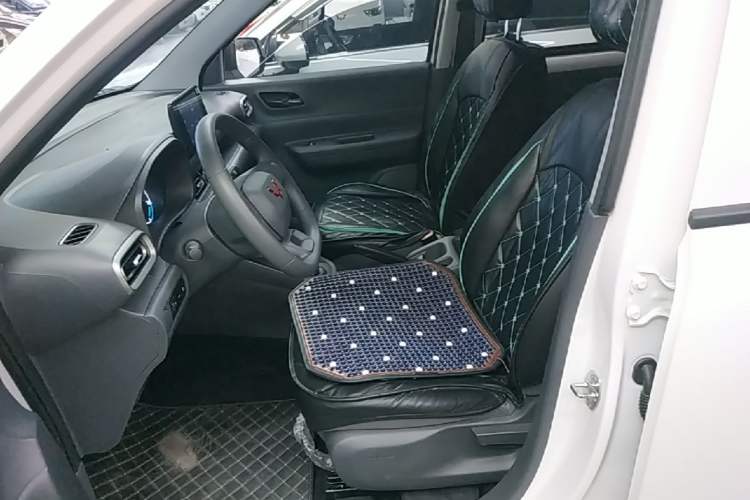 Used Wuling Hongguang New Energy 2024 All-Electric Model 300KM Standard Version Left Front Seat