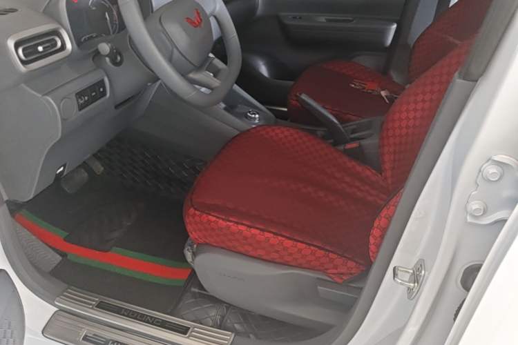 Used Wuling Hongguang New Energy 2024 All-Electric Model 300KM Standard Version Left Front Seat
