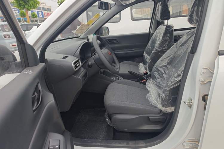 Used Wuling Hongguang New Energy 2024 All-Electric Model 300KM Standard Version Left Front Seat