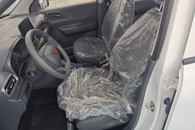 Used Wuling Hongguang New Energy 2024 All-Electric Model 300KM Standard Version Left Front Seat