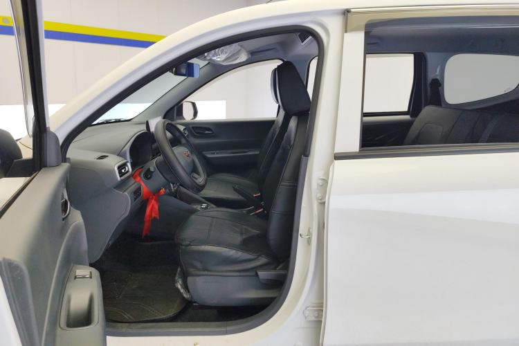 Used Wuling Hongguang New Energy 2024 All-Electric Model 300KM Standard Version Left Front Seat