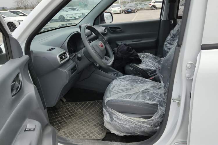 Used Wuling Hongguang New Energy 2024 All-Electric Model 300KM Standard Version Left Front Seat