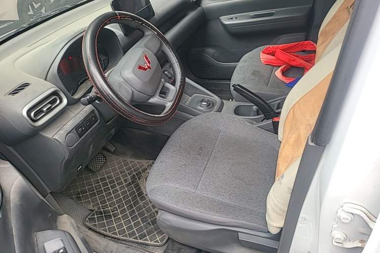 Used Wuling Hongguang New Energy 2024 All-Electric Model 300KM Practical Version Left Front Seat