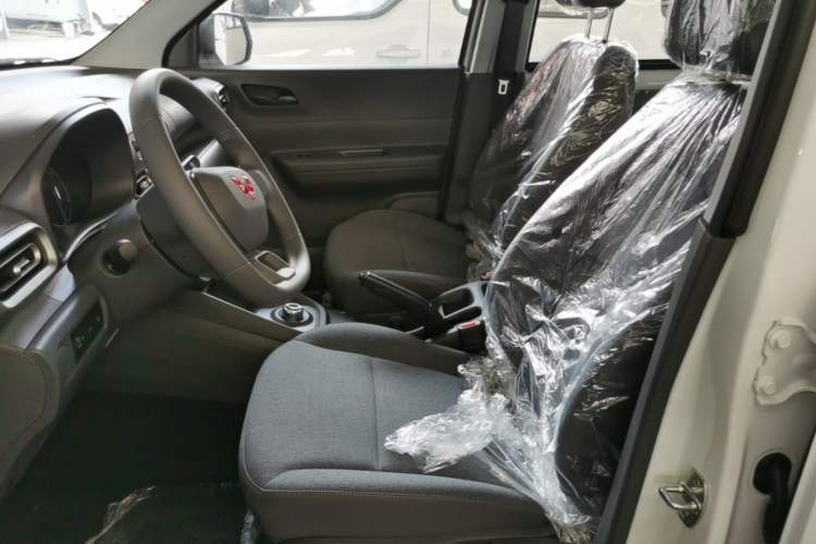 Used Wuling Hongguang New Energy 2024 All-Electric Model 300KM Practical Version Left Front Seat