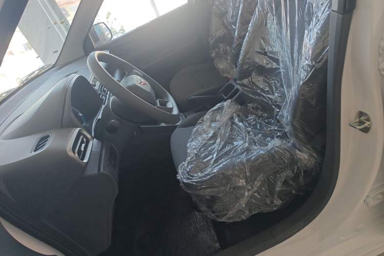 Used Wuling Hongguang New Energy 2024 All-Electric Model 300KM Practical Version Left Front Seat