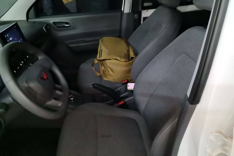 Used Wuling Hongguang New Energy 2024 All-Electric Model 300KM Standard Version Left Front Seat