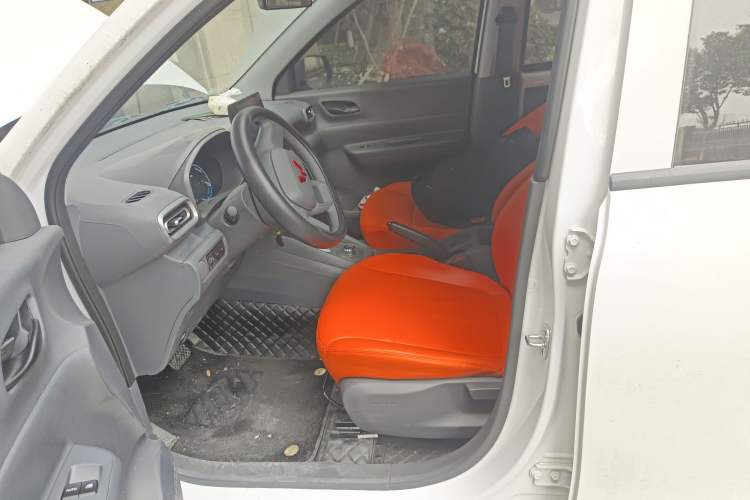 Used Wuling Hongguang New Energy 2024 All-Electric Model 300KM Standard Version Left Front Seat