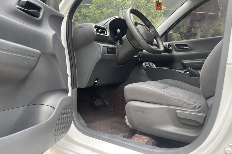 Used Wuling Hongguang New Energy 2024 All-Electric Model 300KM Standard Version Left Front Seat