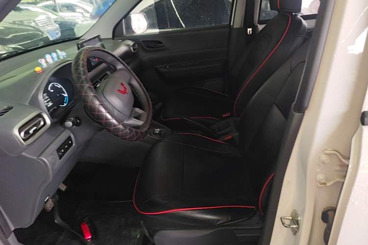 Used Wuling Hongguang New Energy 2024 All-Electric Model 300KM Standard Version Left Front Seat