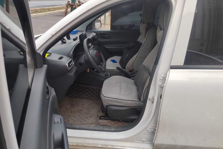 Used Wuling Hongguang New Energy 2024 All-Electric Model 300KM Standard Version Left Front Seat