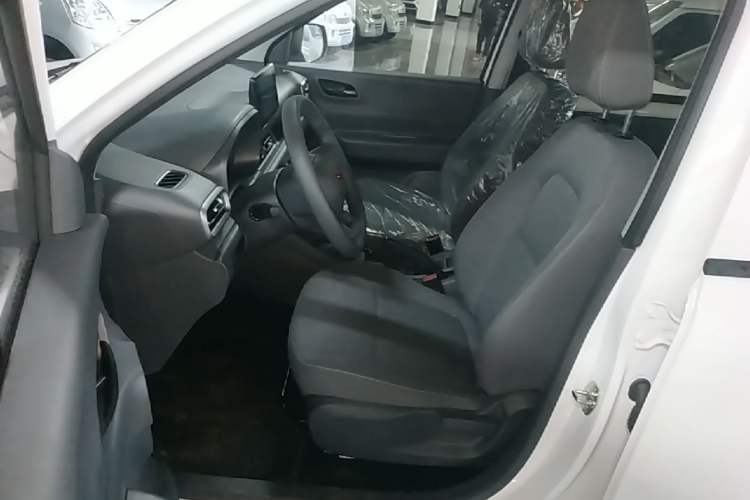 Used Wuling Hongguang New Energy 2024 All-Electric Model 300KM Standard Version Left Front Seat