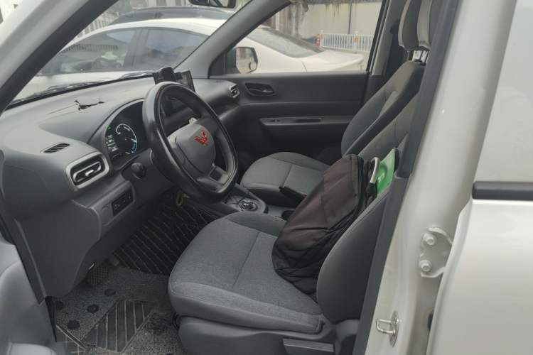 Used Wuling Hongguang New Energy 2024 All-Electric Model 300KM Standard Version Left Front Seat