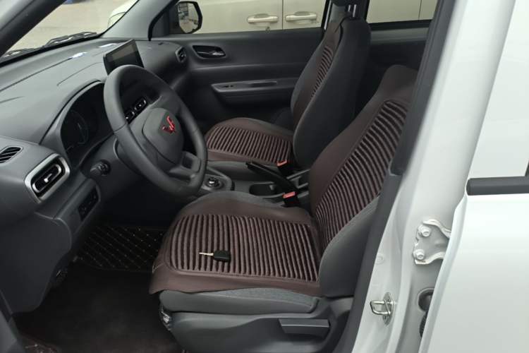 Used Wuling Hongguang New Energy 2024 All-Electric Model 300KM Standard Version Left Front Seat