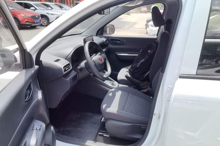 Used Wuling Hongguang New Energy 2024 All-Electric Model 300KM Standard Version Left Front Seat